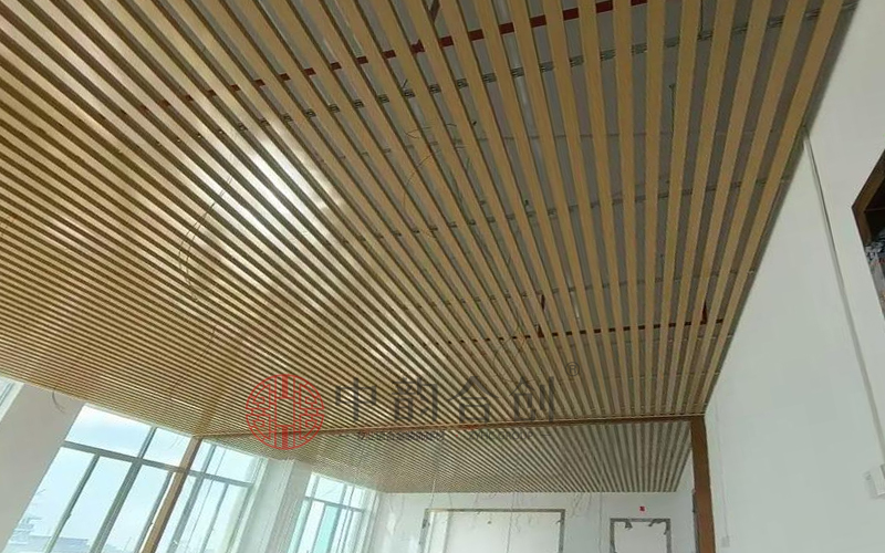 成都万达广场商业综合体铝方通吊顶工程案例
